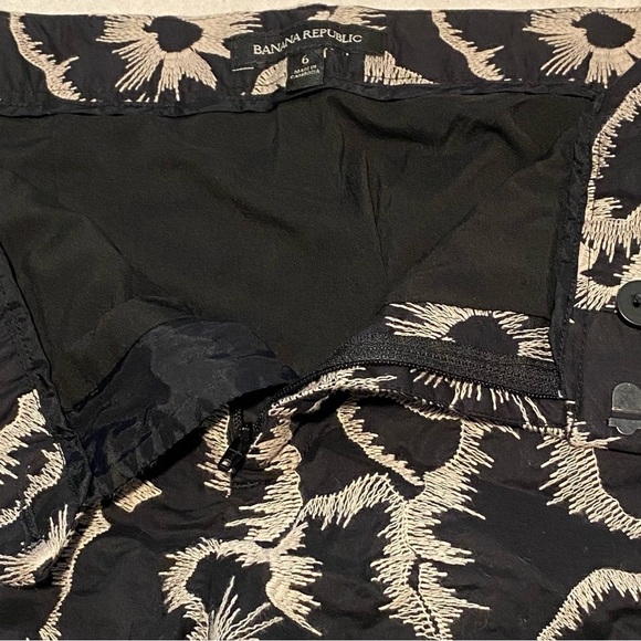 Banana Republic Stylish Black and Beige Patterned Shorts Sketchy Flower size 6 - Picture 5 of 10